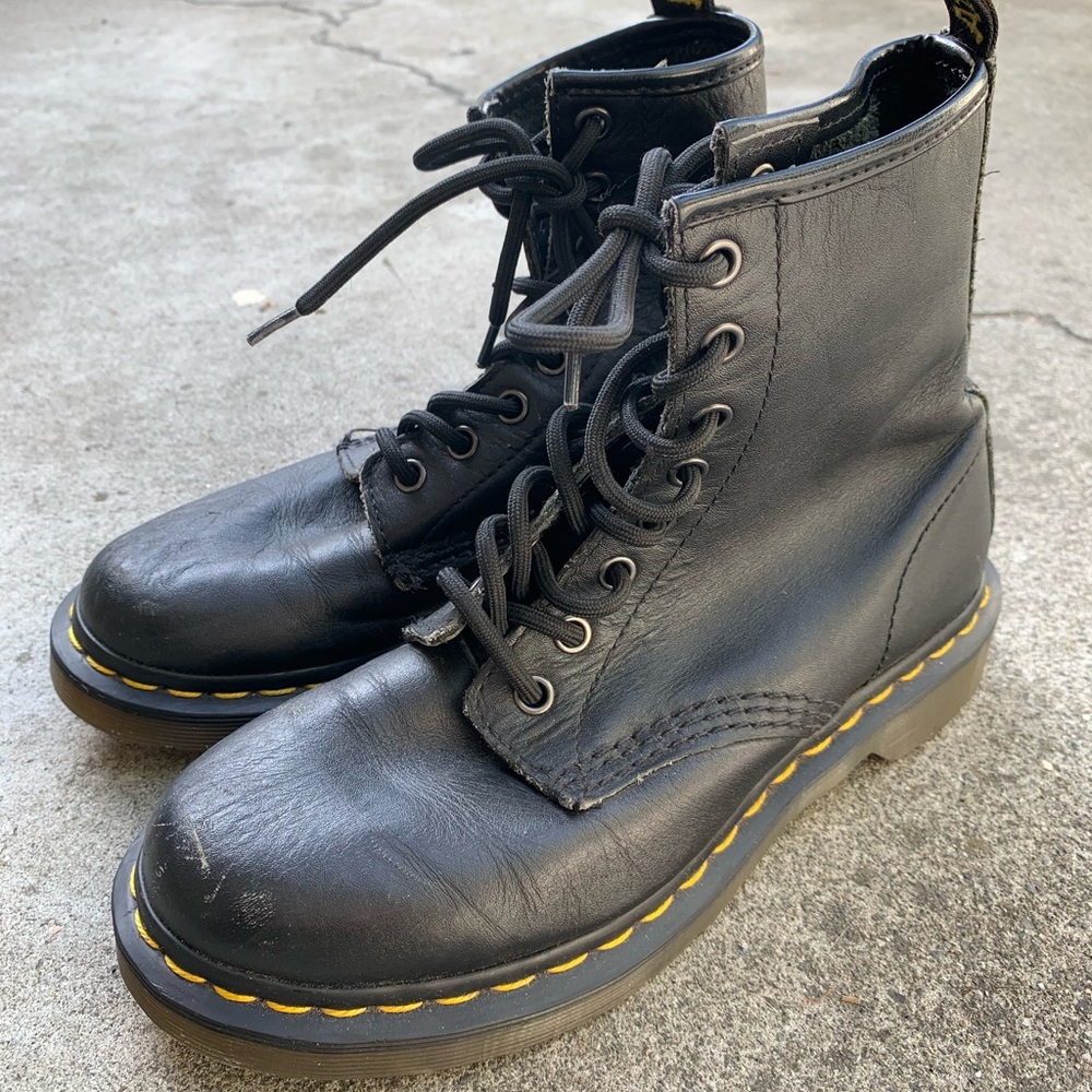 BLACK LEATHER 1460 DOC MARTENS
